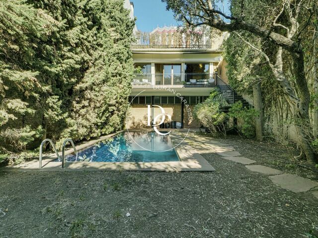 Maison à vendre avec piscine dans la zone supérieure de Barcelone