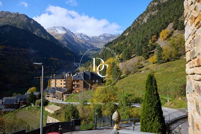 Semi-detached house with garden for sale in Arinsal