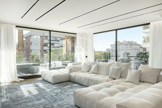 Luxury flat with terrace for sale in Les Tres Torres, Barcelona