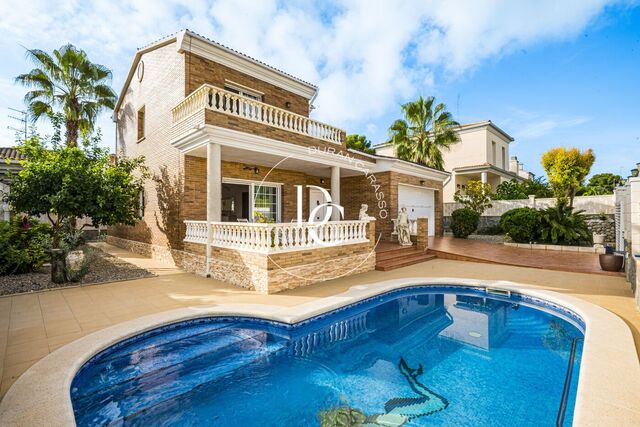 Casa con piscina en alquiler en Cubelles