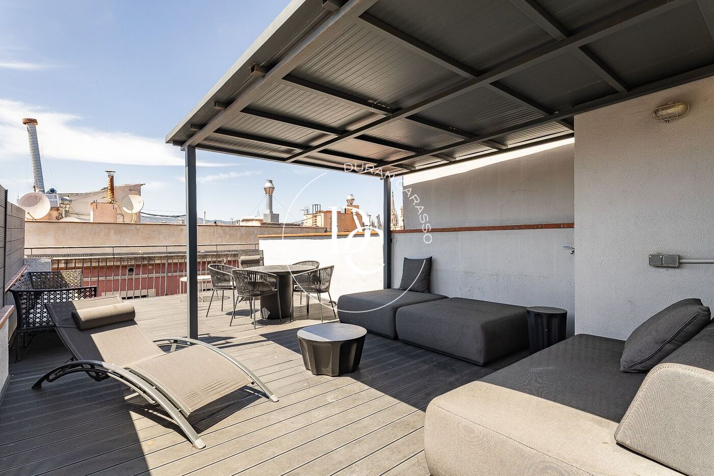 111 sqm Penthouse with views for sale in El Gòtic, Barcelona