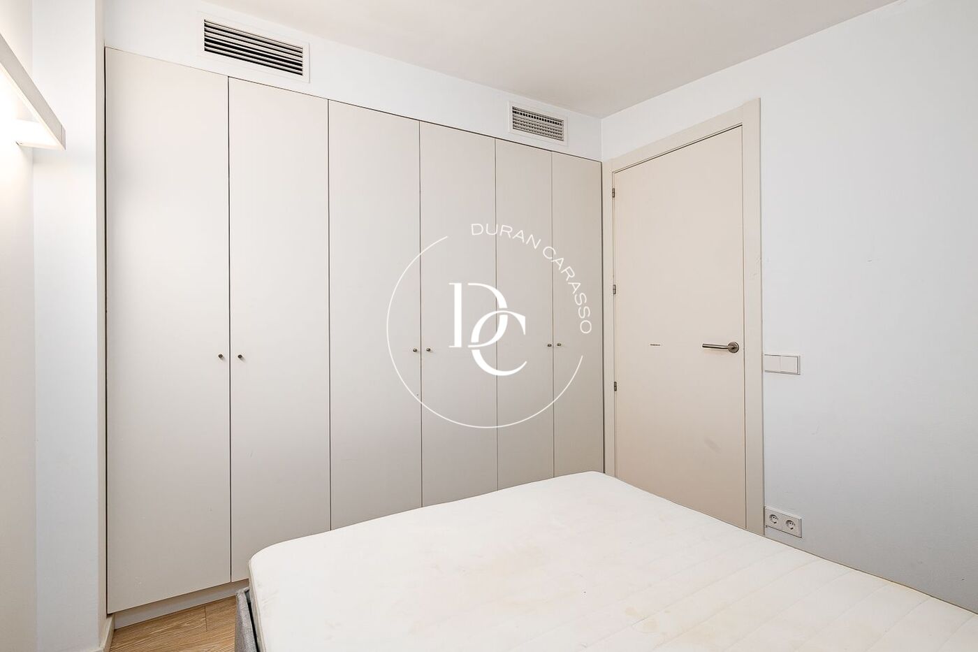 111 sqm Penthouse with views for sale in El Gòtic, Barcelona