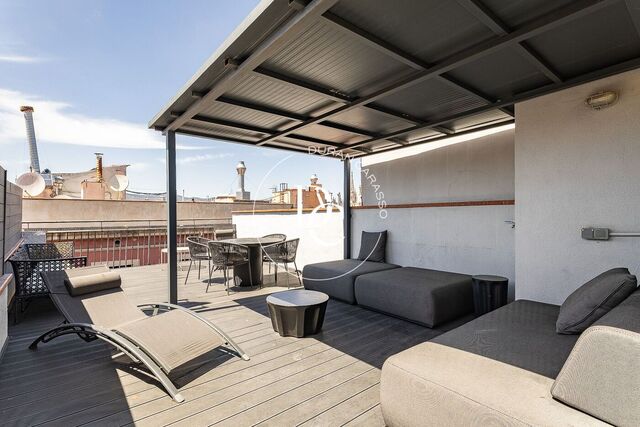 Ático en venta en finca rehabilitada a pasos de plaça Sant Jaume, Barcelona