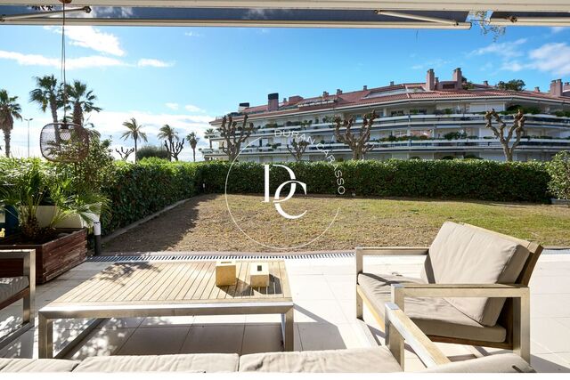  EXCLUSIVE GROUND-FLOOR APARTMENT WITH GARDEN ON THE SEAFRONT
