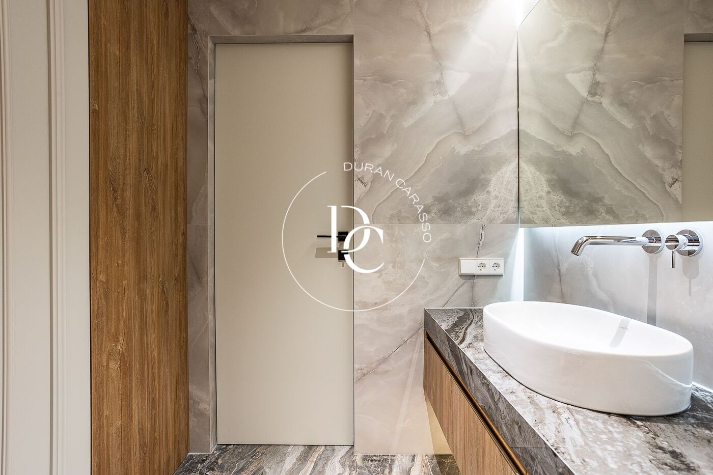 147 sqm luxury flat with views and terrace for sale in La Dreta de l'Eixample, Barcelona