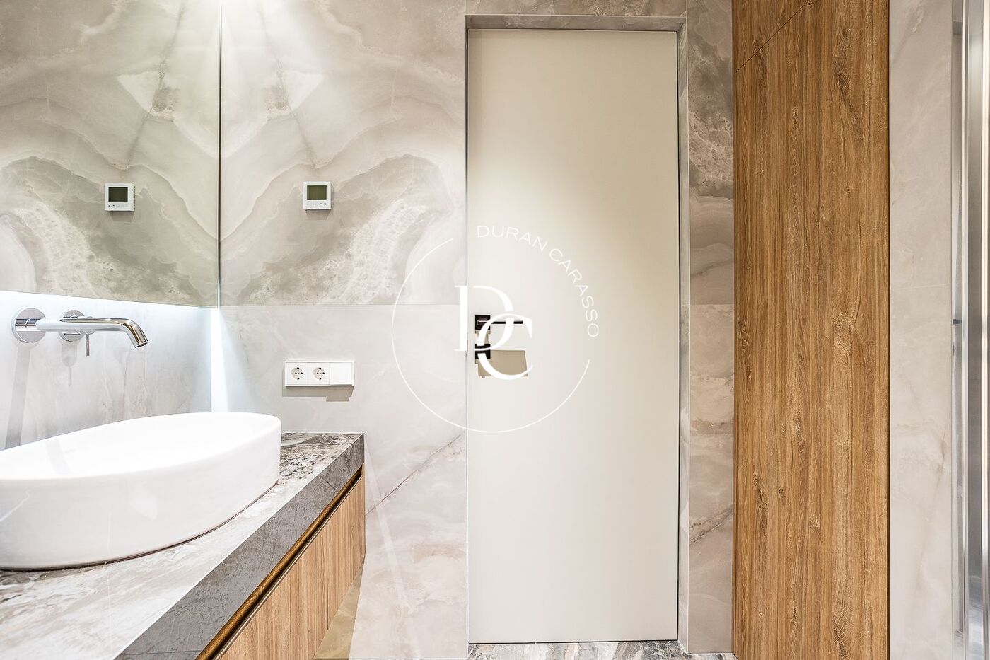 147 sqm luxury flat with views and terrace for sale in La Dreta de l'Eixample, Barcelona