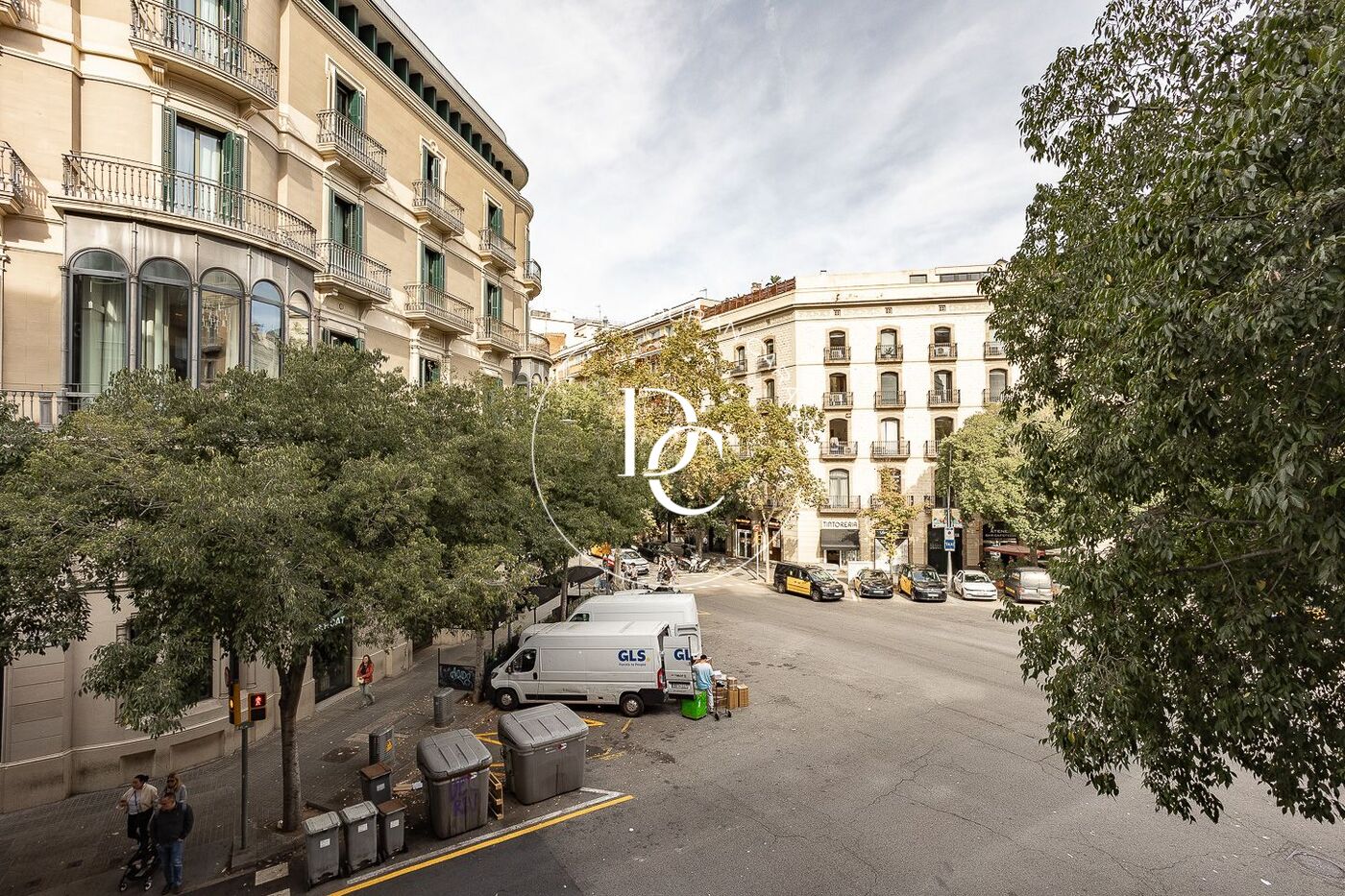 147 sqm luxury flat with views and terrace for sale in La Dreta de l'Eixample, Barcelona