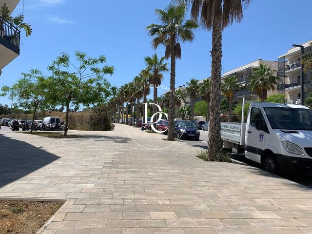 Strategic Commercial Space in Sitges – Bòbila Area, Ideal for Business or Storage