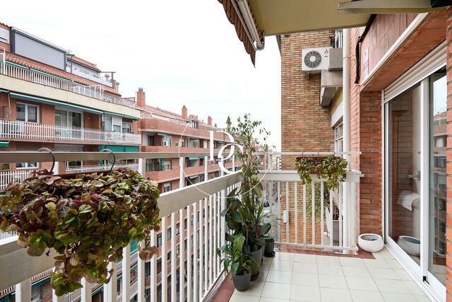 Ático en venta con terraza y parking en Sagrada Familia