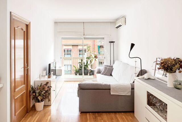 Ático en venta con terraza y parking en Sagrada Familia