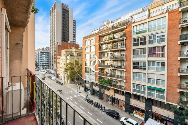 Piso en venta junto a la plaza de Francesc Macià, Barcelona