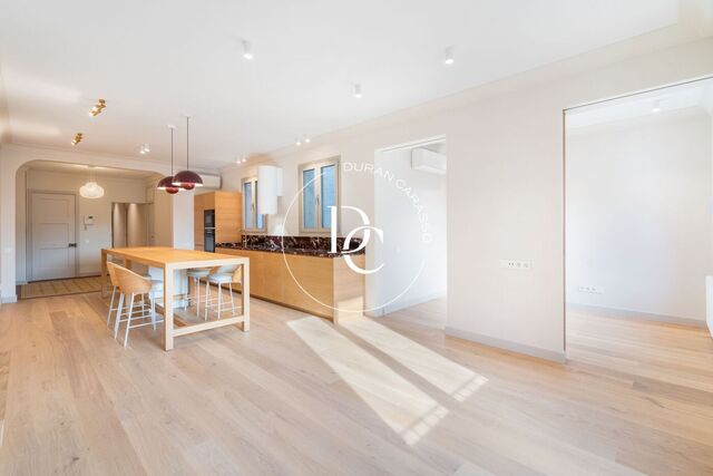 Piso en venta junto a la plaza de Francesc Macià, Barcelona