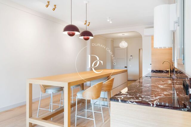 Piso en venta junto a la plaza de Francesc Macià, Barcelona