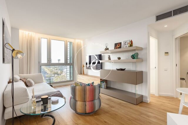 Renovated apartment for sale in Barceloneta with sea views
