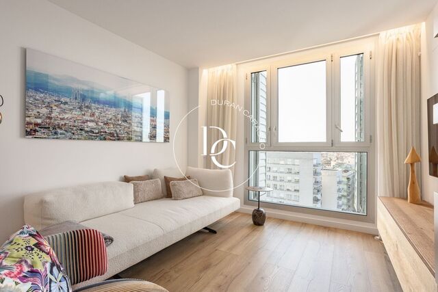 Piso reformado en venta con vistas al mar en Barcelona