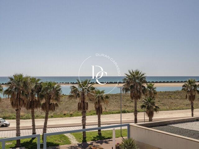 Apartamento en venta en primera línea de mar en Cubelles