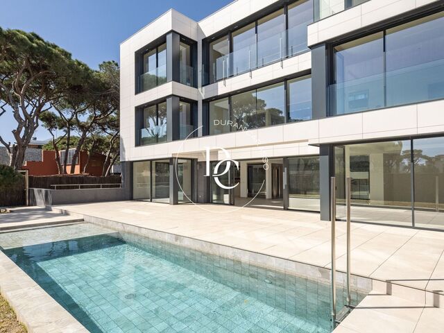 Exclusiva villa de diseño en Gavà Mar