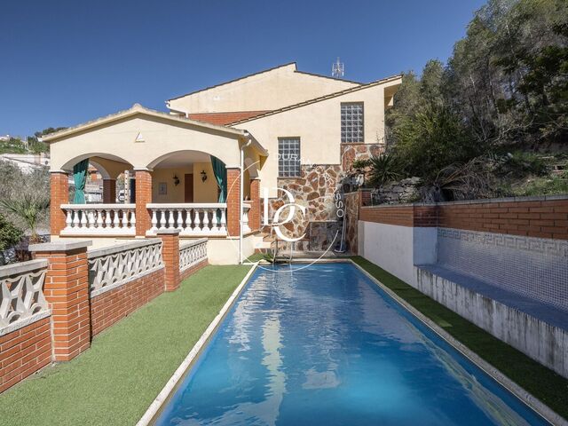  DETACHED CHALET WITH POOL IN OLIVELLA 220M2
