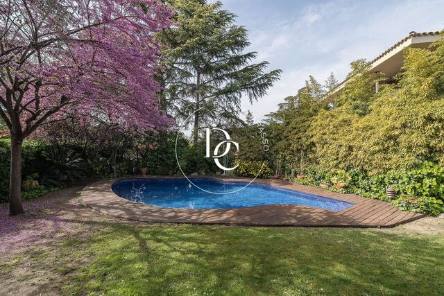 Casa con piscina en venta en Sant Cugat del Vallès