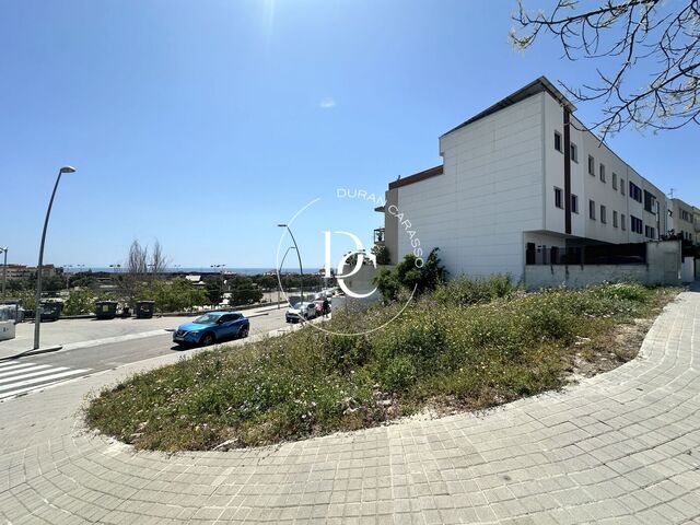 Solar en venta en Ca l'Antoniet con vistas al mar