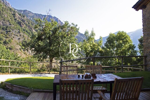 Casa de 131 m2 amb piscina i vistes en venda a Fontaneda