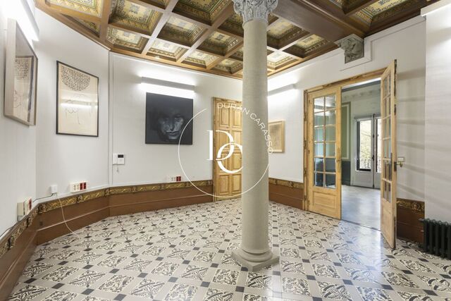 Espectacular pis per reformar a la Dreta de l'Eixample, Barcelona
