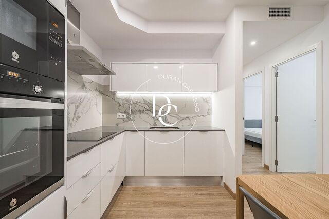 Fantástico piso reformado en venta en Paral·lel