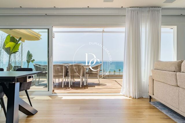 Elegant Top-Floor apartment with Iconic Sea and Sitges Views
