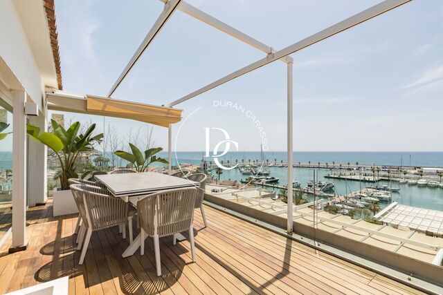 Superbe Appartement Dernier Étage avec Vue Panoramique sur la Mer et Sitges