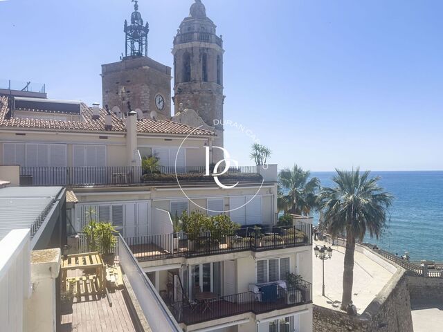 92 sqm attic with views and terrace for sale in Sitges
