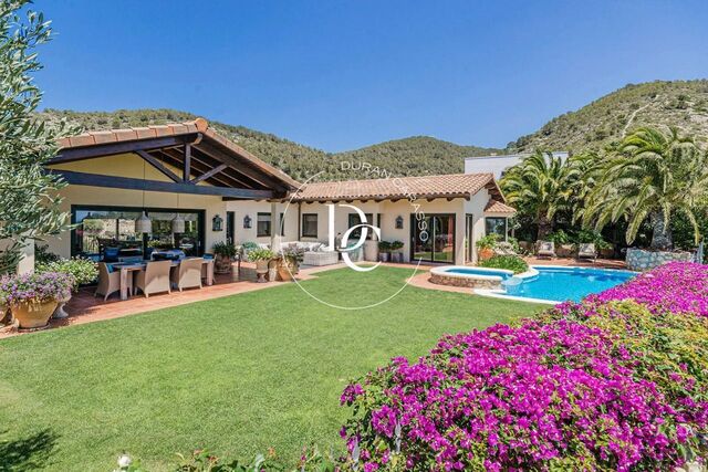 Exclusive villa in Montgavina with views of the sea and the Garraf Natural Park