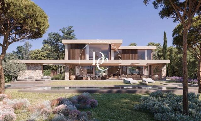 Solar esquinero en venta junto al mar en Gava Mar