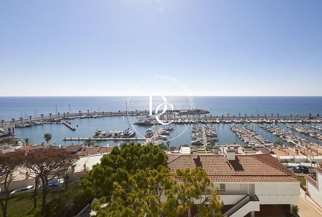 Superbe penthouse rénové avec vue panoramique sur le port de Sitges