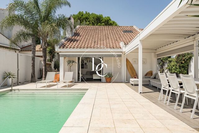 Espectacular casa de estilo mediterráneo con piscina en venta en Los Viñedos.