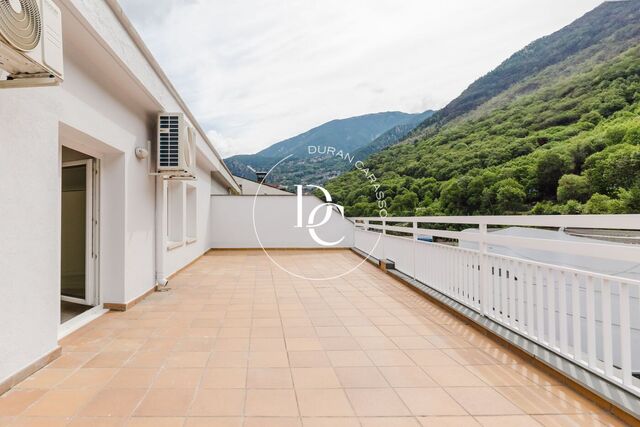 Penthouse rénové avec espace extérieur généreux