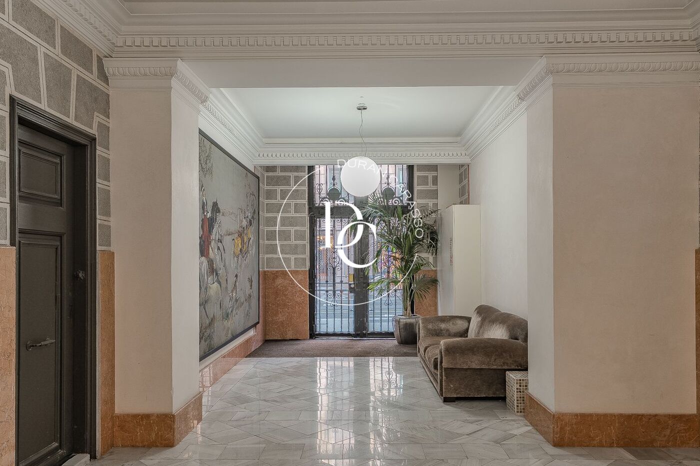 Spectacular renovated apartment in historic El Born