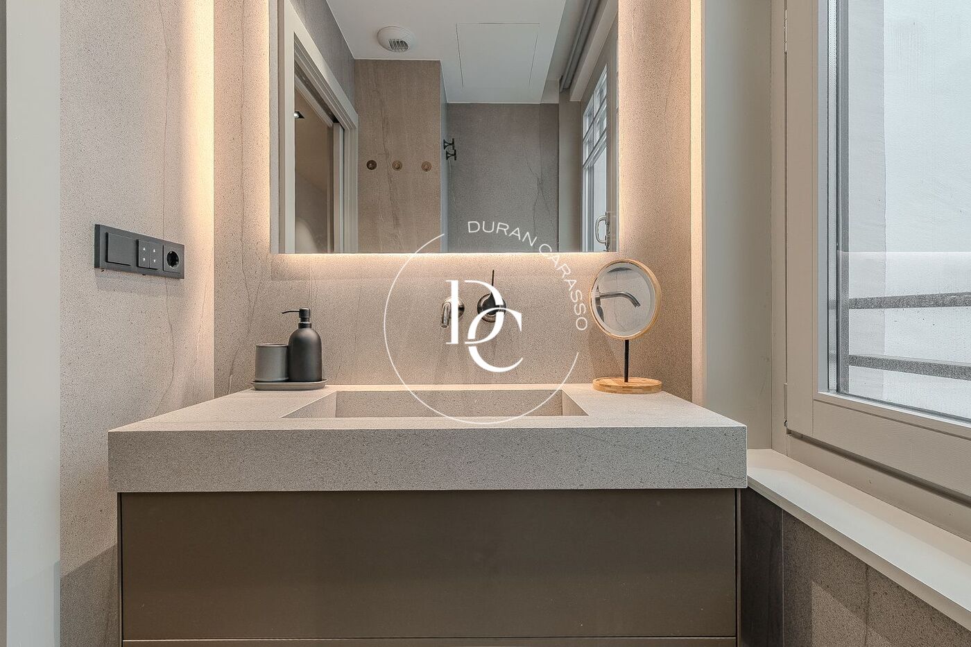 Spectacular renovated apartment in historic El Born