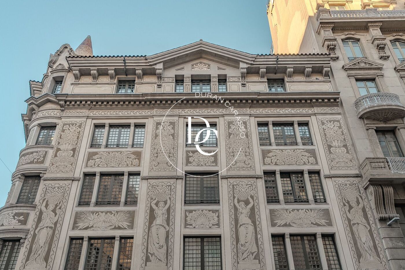 Spectacular renovated apartment in historic El Born