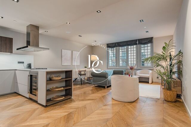 Espectacular pis reformat i molt cèntric a El Born