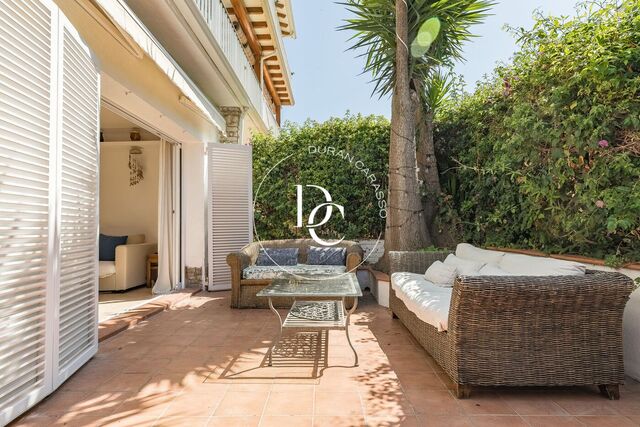Rez-de-chaussée lumineux avec terrasse à vendre à El Vinyet, Sitges