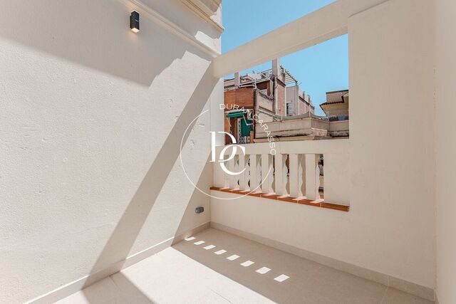 Fantastique penthouse rénové dans un immeuble en cours de rénovation