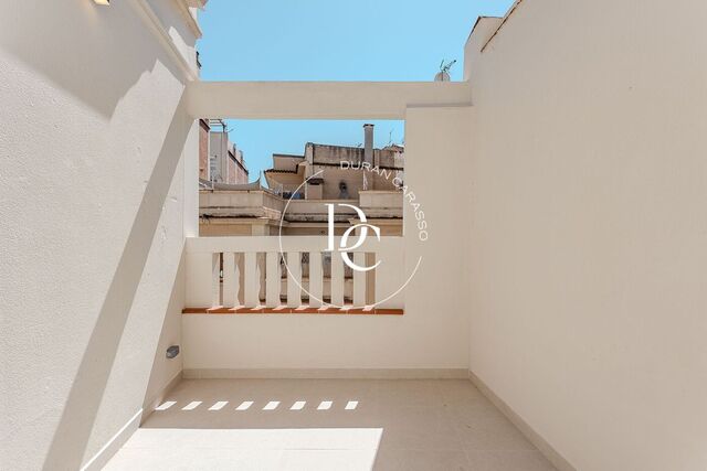 Fantastique penthouse rénové dans un immeuble en cours de rénovation