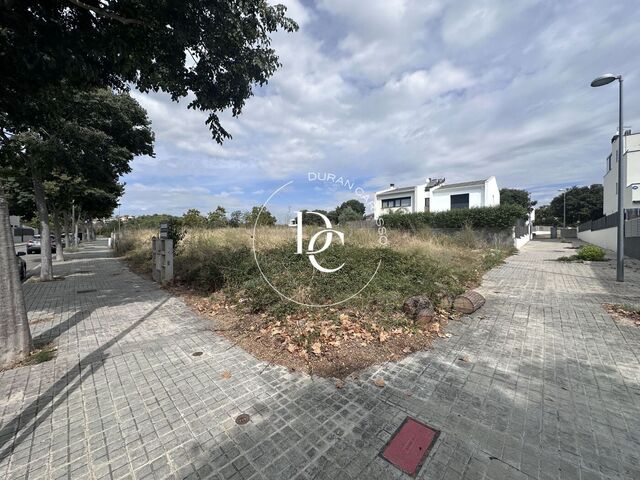 Terreno de 321m2 en venta en Fondo Somella, Vilanova i la Geltrú