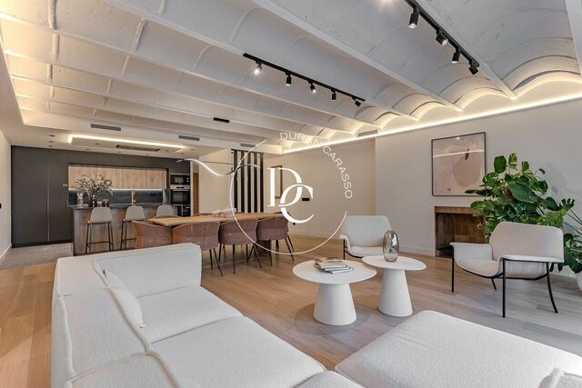 Luxury renovated apartment with terrace for sale in Aribau, Sant Gervasi