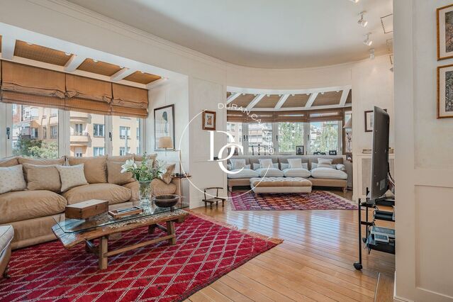 Excelente piso en venta en Via Augusta, Barcelona