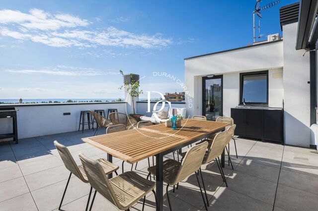 Dúplex con terraza y vistas al mar en Can Pei, Sitges