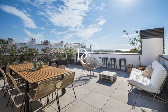 Ático dúplex con terraza y vistas al mar en Can Pei, Sitges