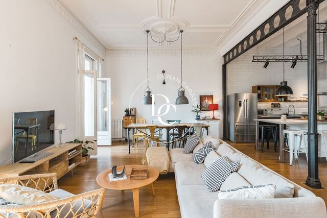 Modernist apartment located in the center of Barcelona
