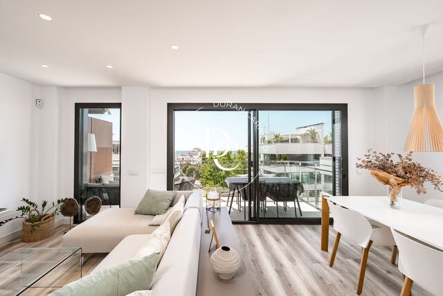 Contemporary apartment with sea views in La Plana