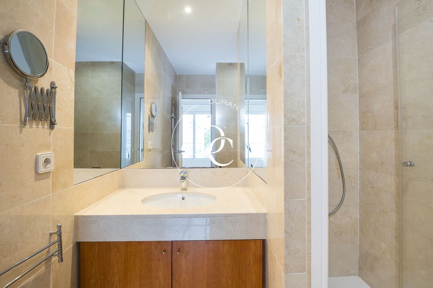 Beau et chaleureux duplex à vendre à Can Pei